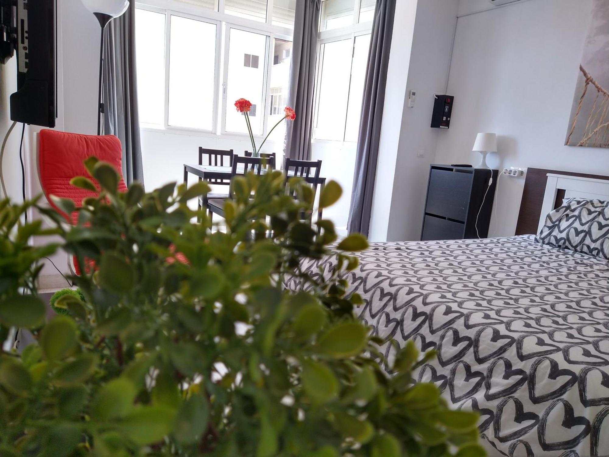 Amplio Estudio,Vista Mar Y Montana, A Pasos Del Centro Torremolinos Ngoại thất bức ảnh